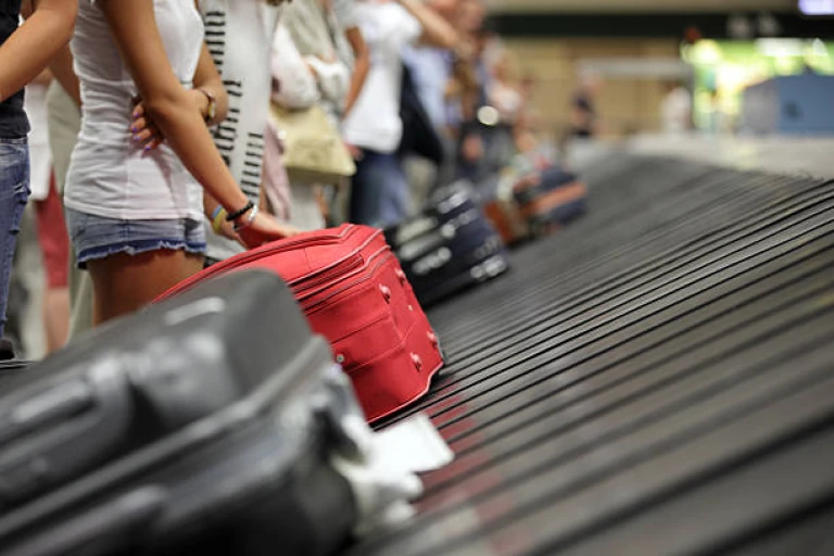 Passenger-centric approach: Prioritizing timely baggage delivery 