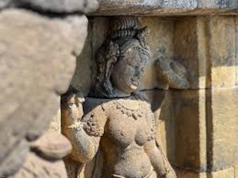 Khajuraho&#039;s temples Intricate carvings 