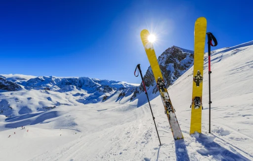image for article 10 Epic Skiing Escapes in India You Can't Miss