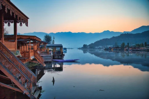 image for article 15 Amazing Places to Explore In and Around Srinagar for your Kashmir Trip
