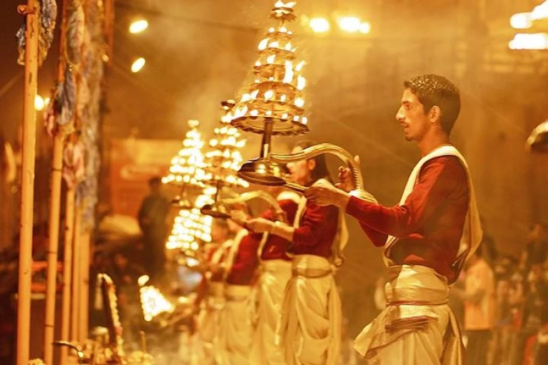 Immerse yourself in Ganga Aarti at Varanasi 