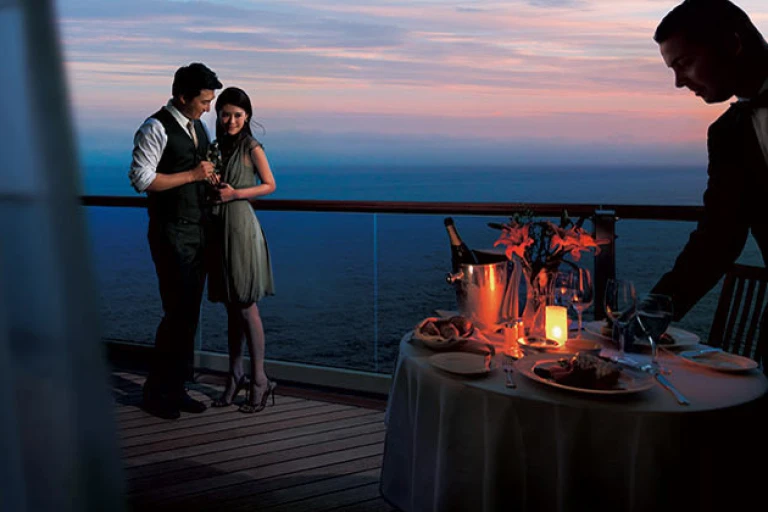 Intimate dining experiences, beautiful views of the vast ocean, and romantic sunsets 
