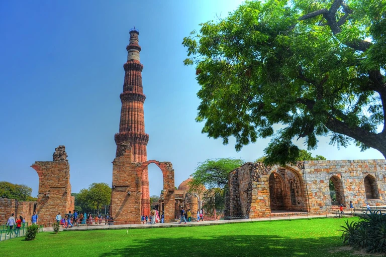 Qutub Minar - Places to visit in Delhi